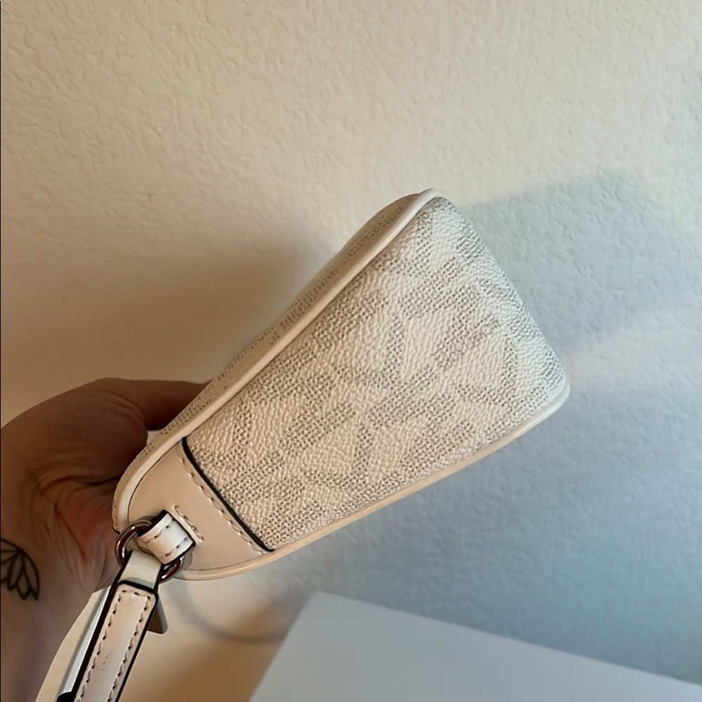 Michael Kors White Shoulder Bag - Picture 3 of 6